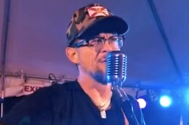 Former METALLICA Bassist JASON NEWSTED Performs Acoustic Cover Of BOB SEGER's 'Turn The Page' For First Time